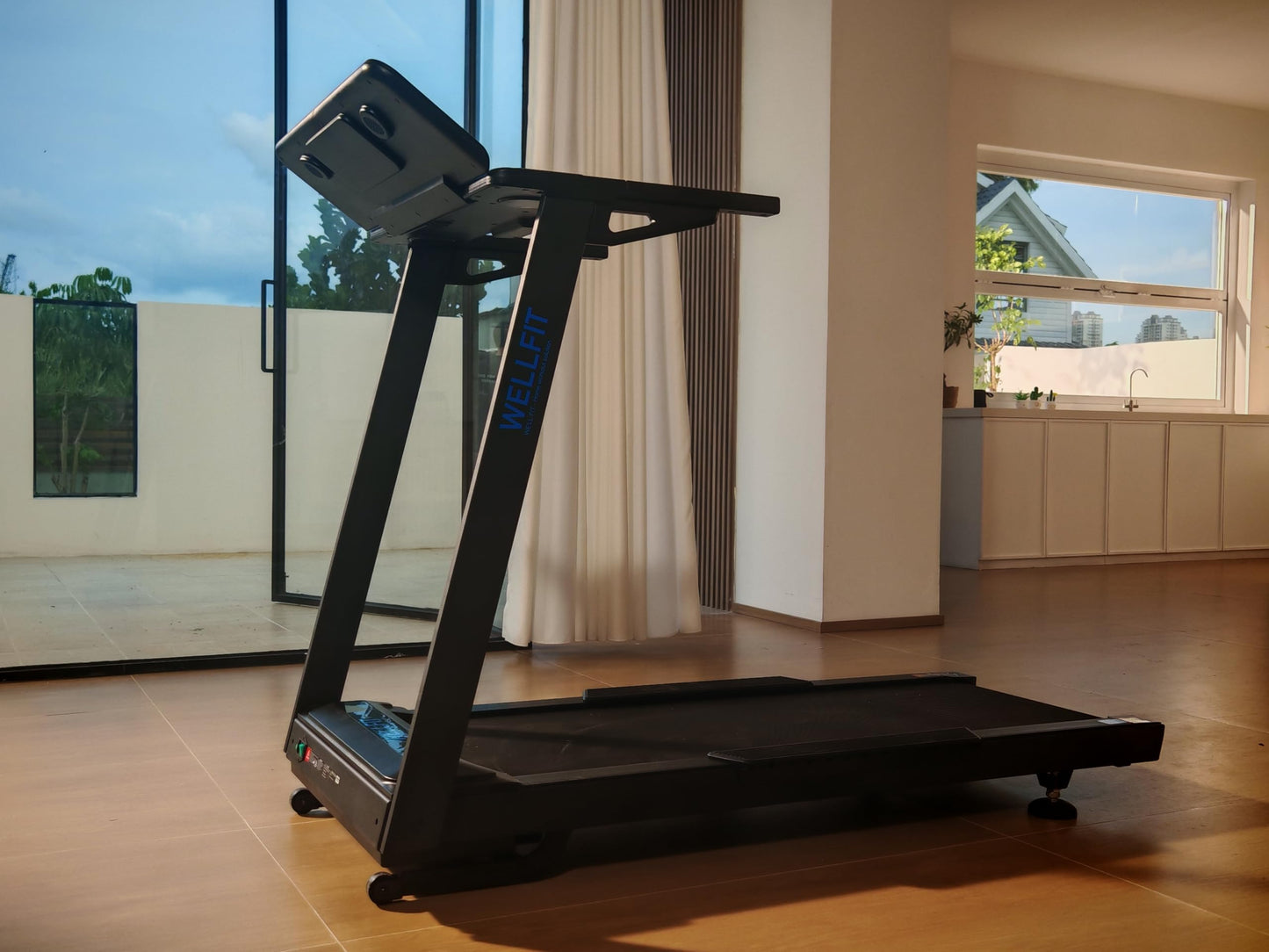 WELLFIT Auto Incline Treadmill, 15% Incline Heavyduty Treadmill with Pulse Sensor, 4.5HP, 10 MPH, 500 lbs Capacity, 20'' x 55'' Running Area Treadmills with Bluetooth Player & LED Display