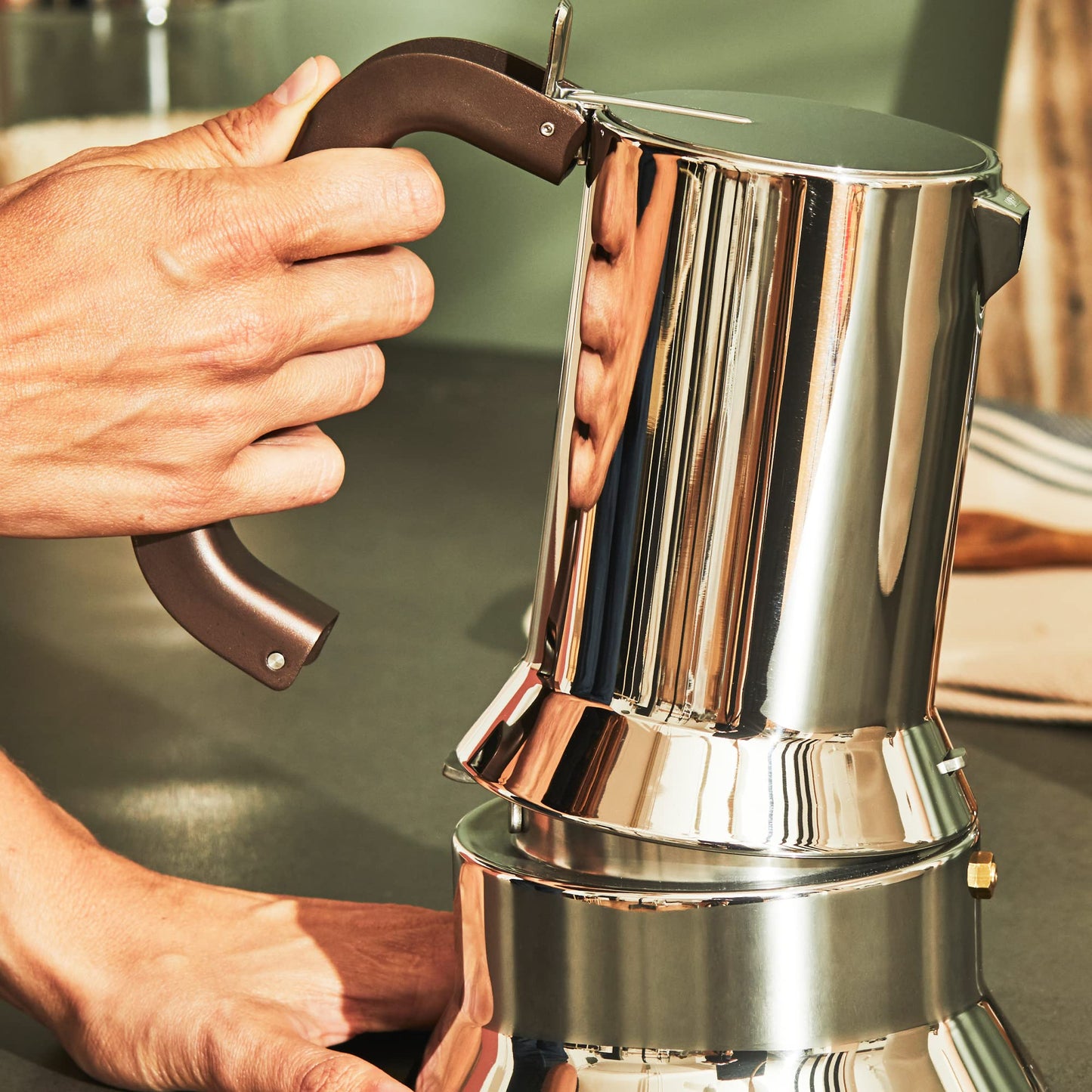 Alessi 9090/6 - Design Stovetop Espresso Coffee Maker, 18/10 Stainless Steel, Mirror Polished, 6 cups