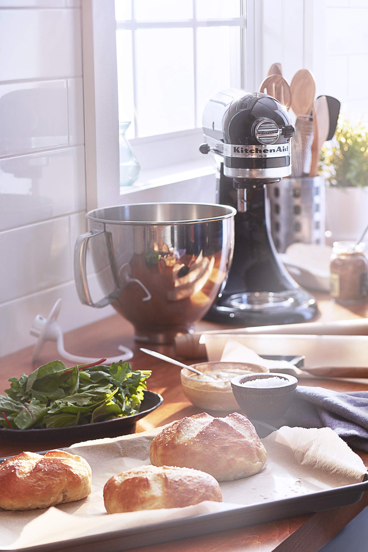 KitchenAid Value Bundle Artisan Series 5 Quart Tilt-Head Stand Mixer with Included Flex Edge Beater, KSM150FEOB, Onyx Black