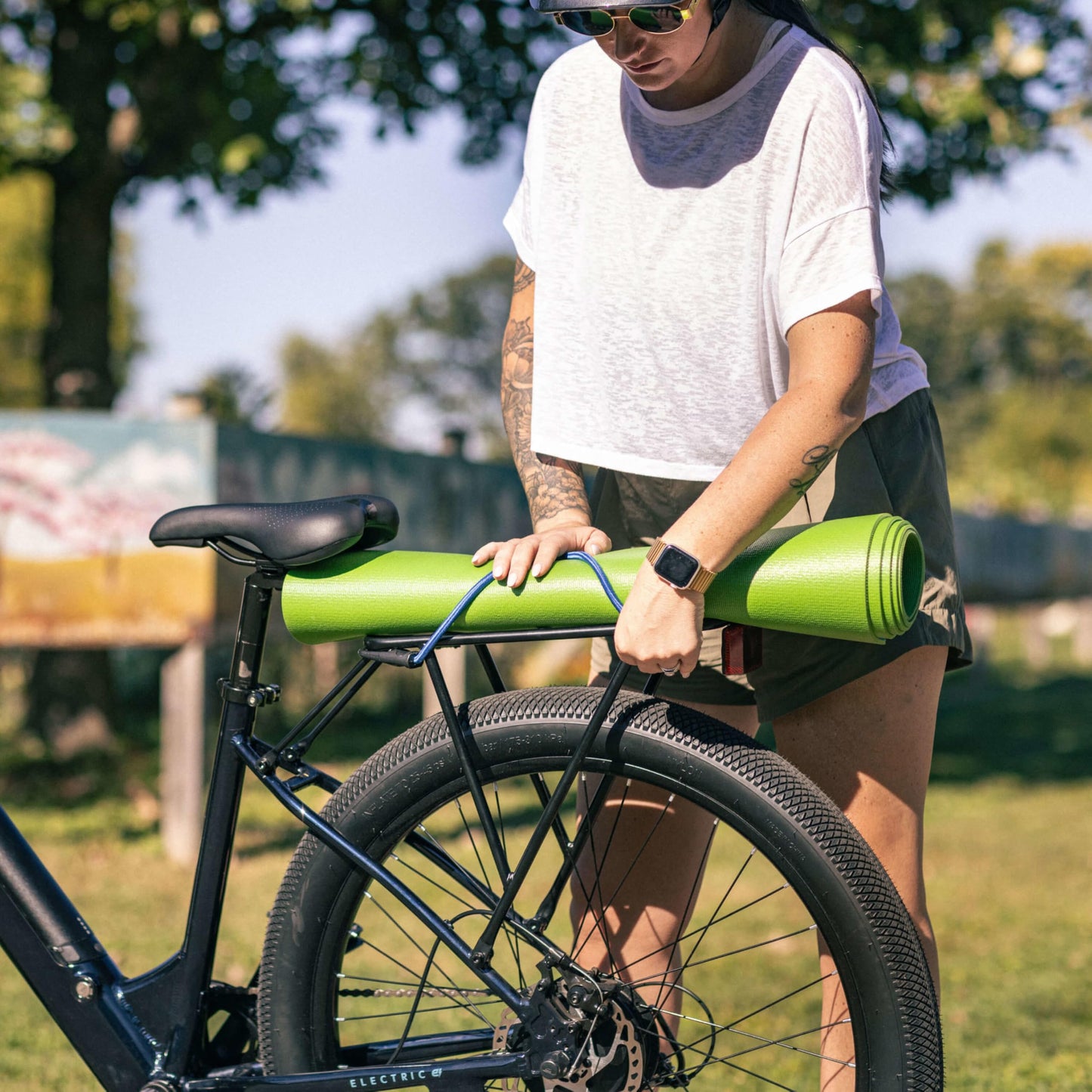 Schwinn Parkwood Electric Hybrid Bike, 350W Hub Motor, 27-Inch Wheel, Adult Bicycle, Blue