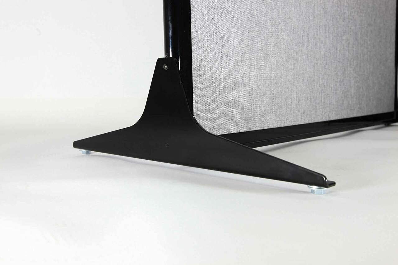 Versare Workstation Partition | Portable Wall Divider | Modern Office Cubicle | Free Standing Privacy Screen | Flexible Work Space | 66" x 70" W/Window, Cloud Gray Fabric Panels