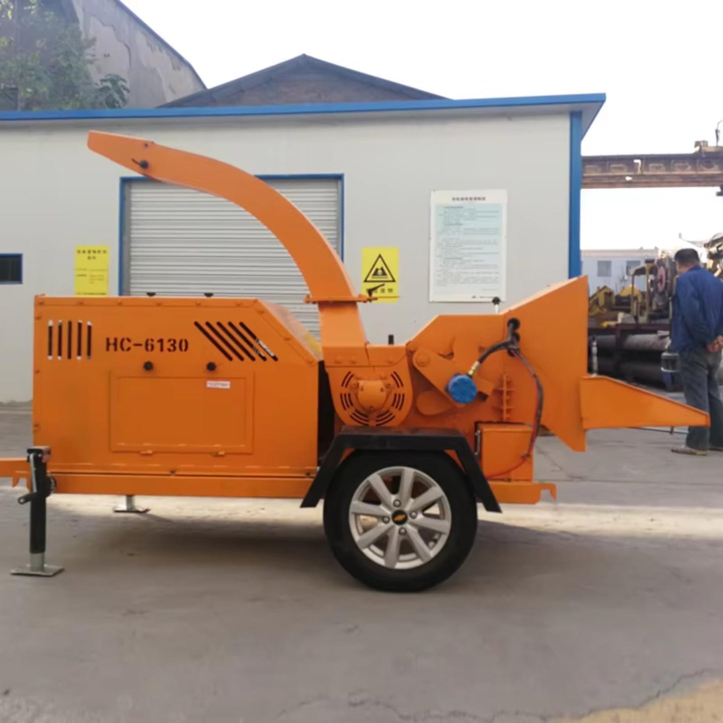 Commercial Wood Chipper Machine Branch Shredder 2 Ton Heavy Duty Tree Limb Chipper Efficiency Hydraulic Feed System for Forestry Orchard Garden Cleanup