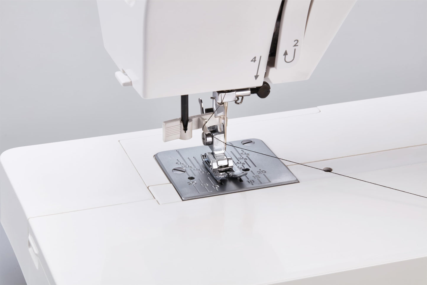 Janome 1522BL Mechanical Sewing Machine - Aesthetic Black Sewing Machine for Beginners, 22 Built in Stitches, 1 Step Buttonhole, Heavy Duty Metal Frame, Built in Needle Threader for Easy Use