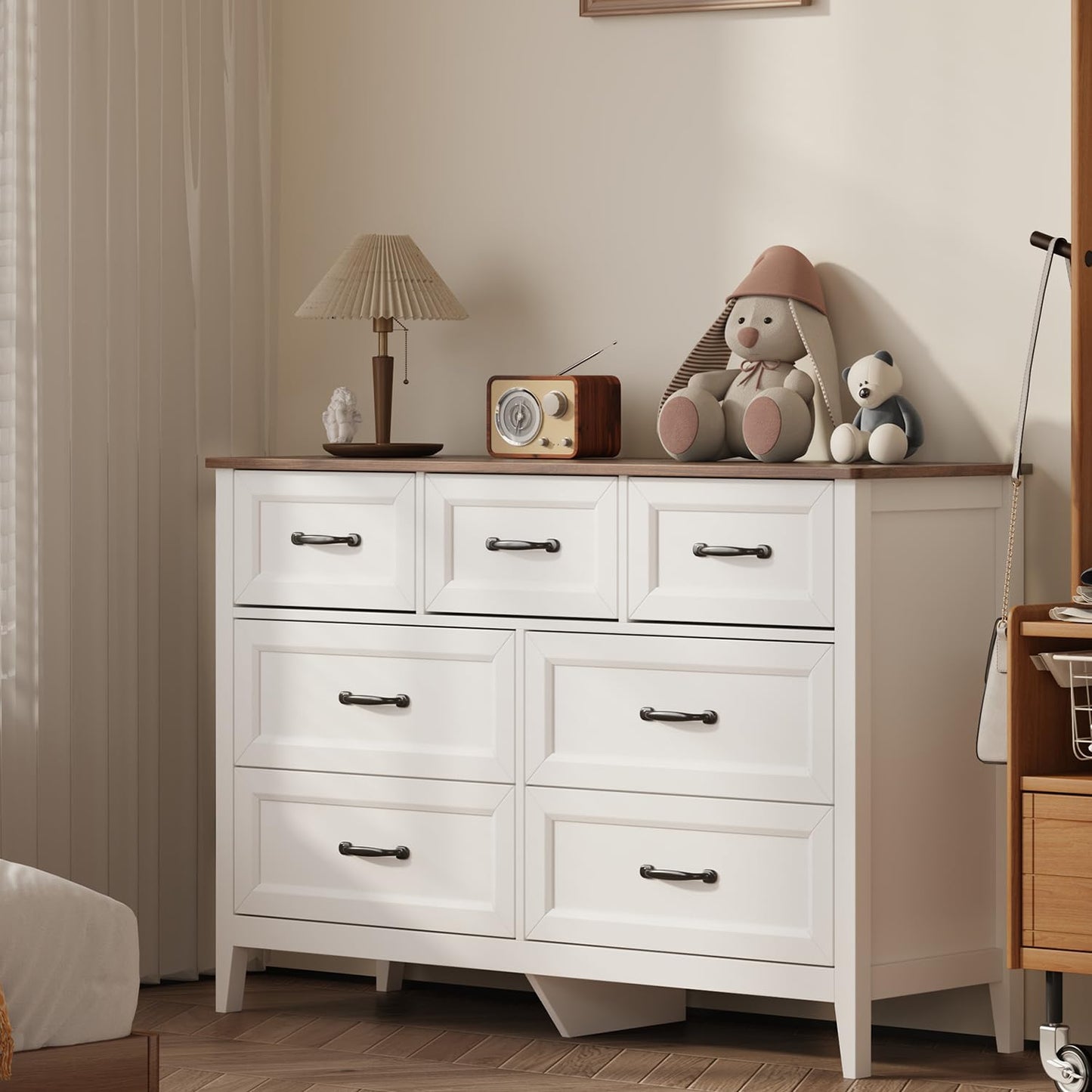 Gizoon Farmhouse 7 Drawers Dresser, White Chest of Drawers with Metal Handles, 47" Wide Wooden Storage Organizer for Bedroom, Hallway, Living Room, Tabletop-Retro