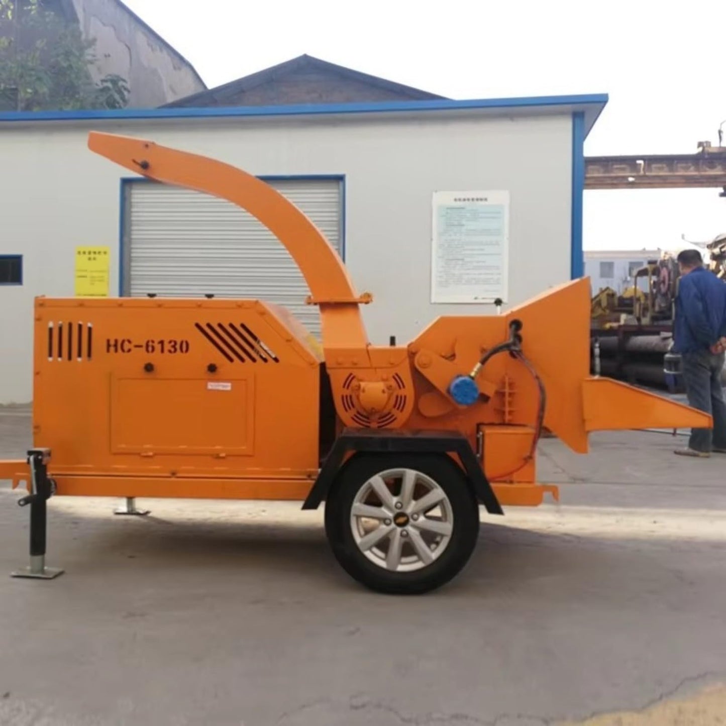 Industrial Grade Wood Crusher Mobile Wood Crusher for Forestry Wood Grinder Large Capacity Mobile Wood Chipper Machine for Yard Waste