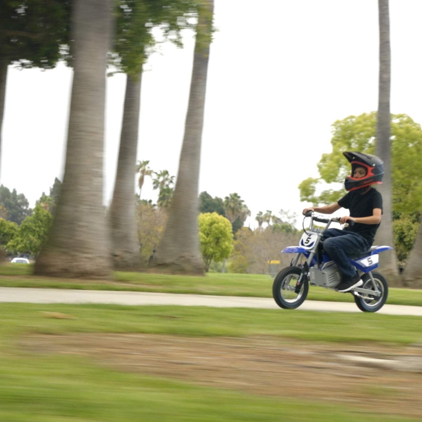 Razor MX350 Dirt Rocket Electric Bike for Kids Ages 8+, 140 lb Max Weight, Blue – 24V Battery, Up to 14 Mph, 30-Min Ride Time on High Speed, Twist-Grip Throttle, Spoked Wheels w/ 12” Pneumatic Tires