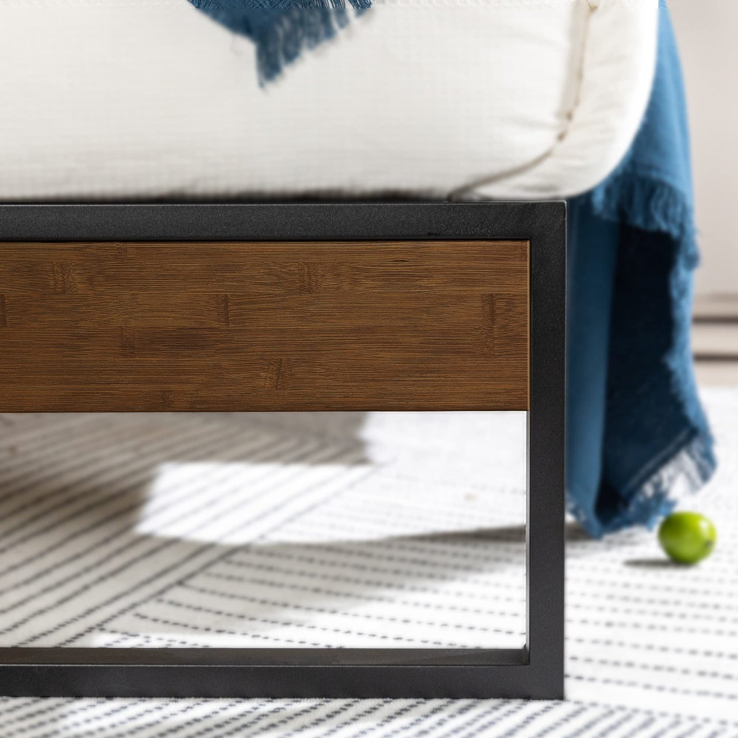 ZINUS Suzanne 44 Inch Bamboo and Metal Platform Bed Frame, Solid Steel Construction, No Box Spring Needed, Wood Slat Support, Easy Assembly, Chestnut Brown, King
