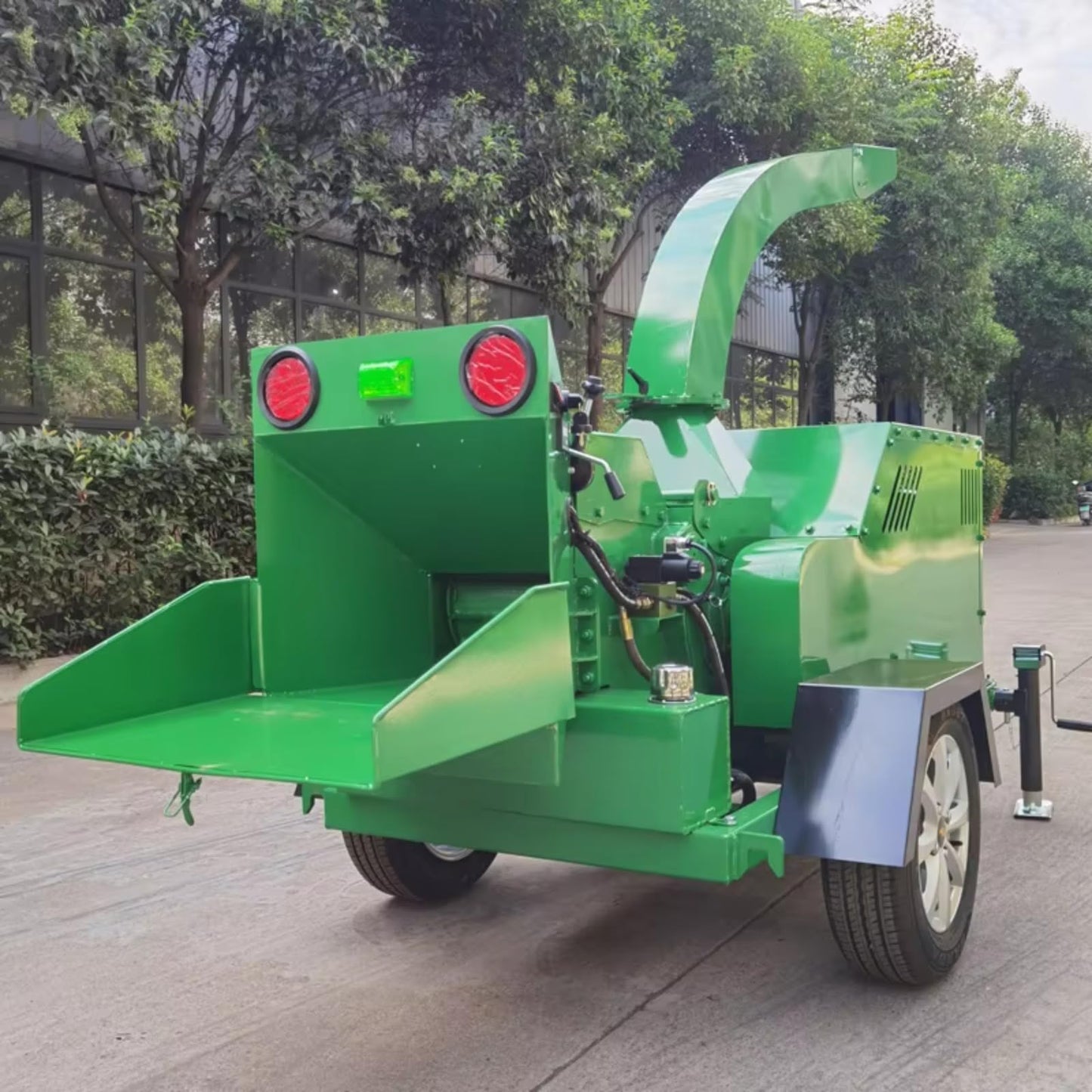 Commercial Wood Chipper Machine Branch Shredder 2 Ton Heavy Duty Tree Limb Chipper Efficiency Hydraulic Feed System for Forestry Orchard Garden Cleanup