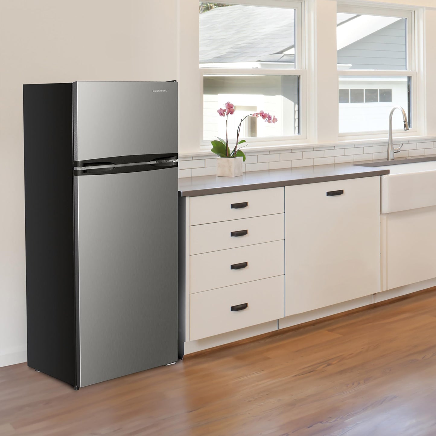 West Bend Apartment Refrigerator Freestanding Reversible Dual Doors Full Fridge with Freezer, Full-Range Temperature Control with Adjustable and Removable Door Bins and Shelves, 7.5-Cu.Ft, Black