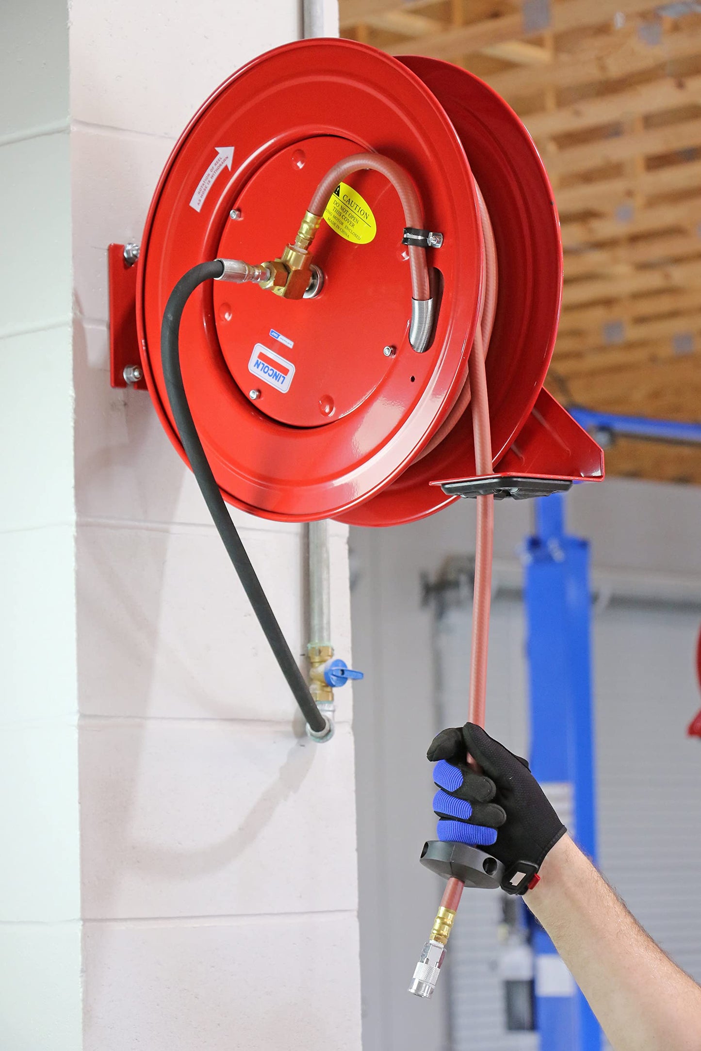 Lincoln 83753 Value Series Air/Water Retractable Hose Reel with 50' x 3/8" Rubber Air Hose, 1/4" NPT, 300 PSI, Slotted Mounting Base, 5-Position Adjustable Outlet Arm, All-steel Construction, Red