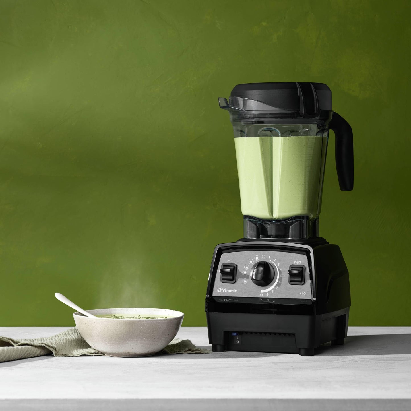 Vitamix Propel Series 750 Professional-Grade Blender with Four Blending Programs for Smoothies, Soups and More, Self-Cleaning, Stainless-Steel Blades, 64 Oz Container, Black