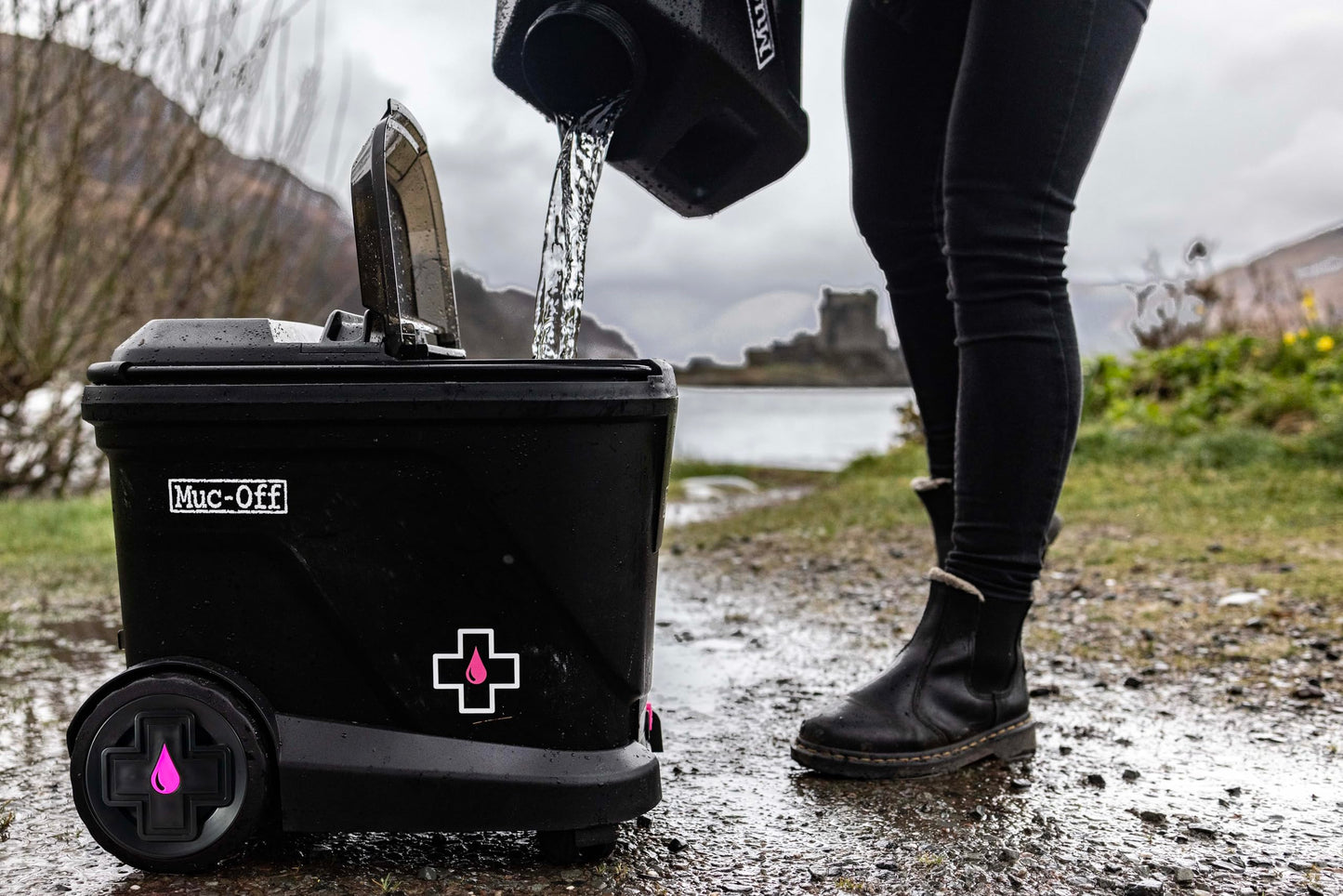 Muc-Off Mobile Pressure Washer Moto Starter Bundle – Portable Battery Powered 20L Pressure Washer with 4 Lances and Nano Tech Motorcycle Cleaner