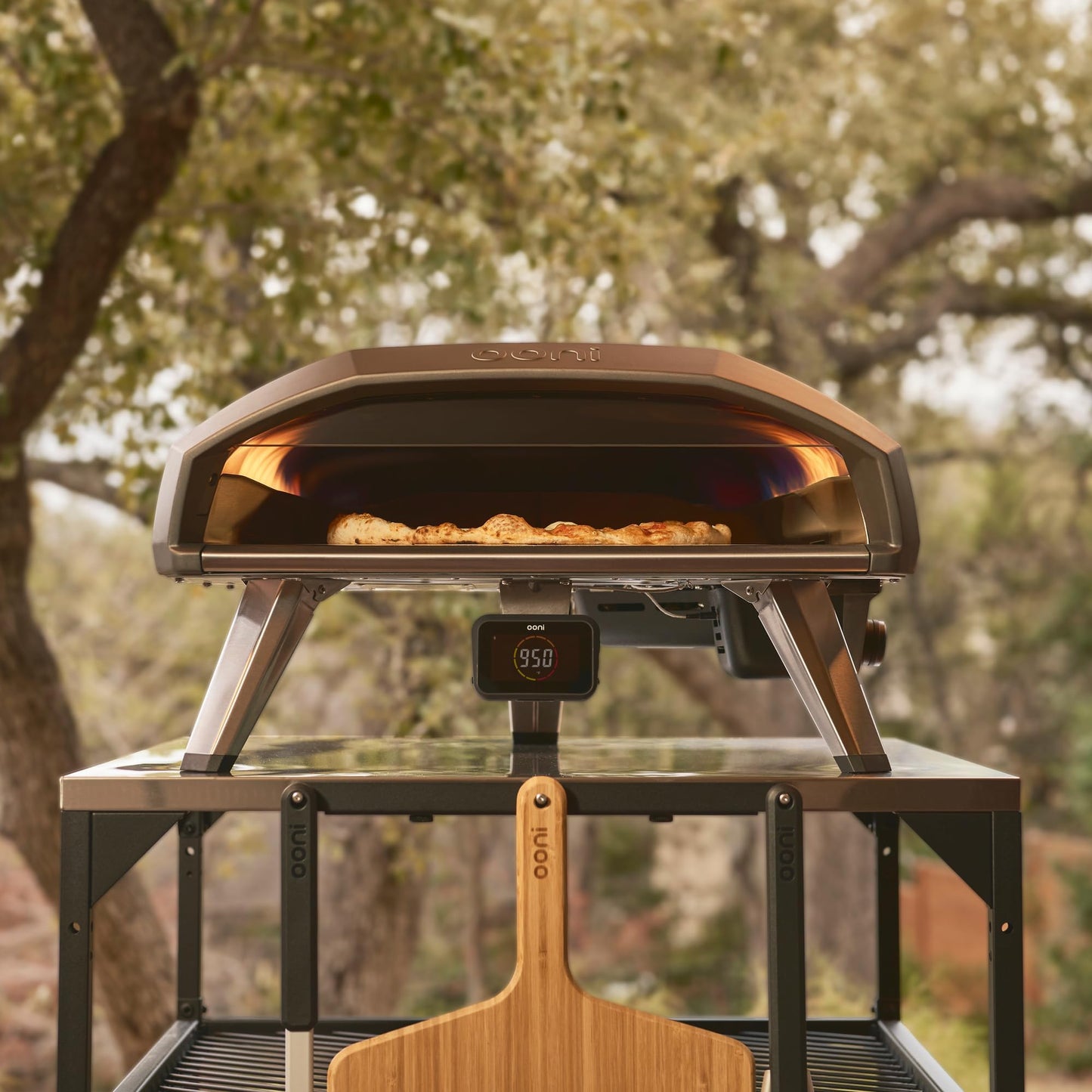 Ooni Koda 2 Pro Gas Pizza Oven – 18" Gas Powered Outdoor Oven with 28 mBar Regulator and Gas Hose, Gas powered Portable Pizza Oven - Black
