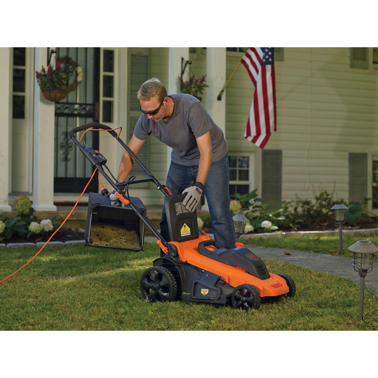 BLACK+DECKER 20-Inch Corded Electric Lawn Mower, Ultra Light Push Mower, 13-Amp High Output Motor, 3 in 1 Cutting Versatility, Tool Free Height Adjustment, 7-setting Cutting Height (MM2000)