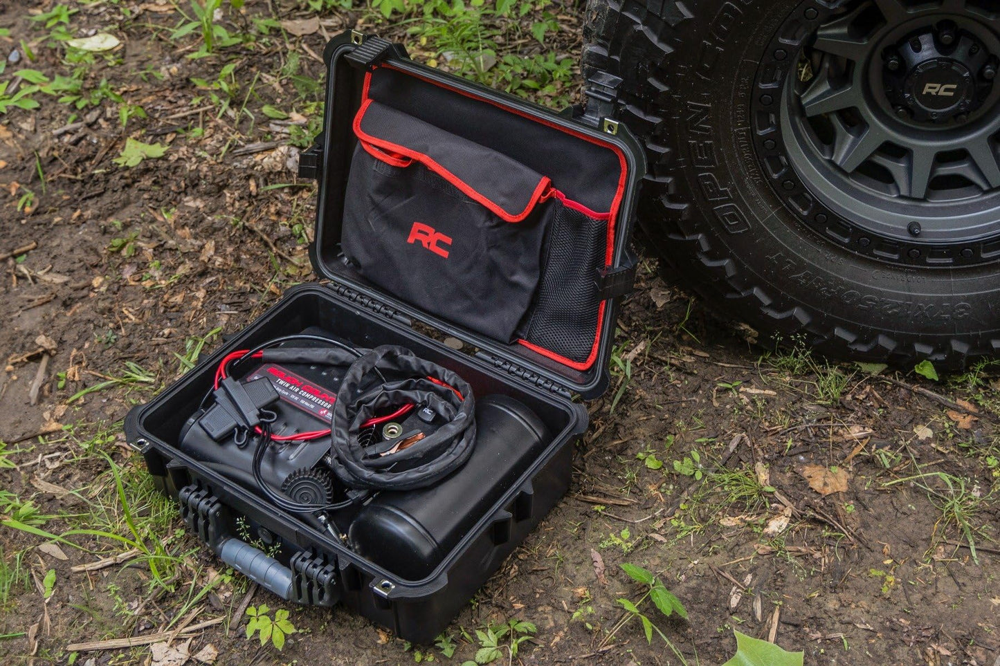 Rough Country Portable Twin Air Compressor | 12V | 150PSI | 6.16 CFM - RS208A