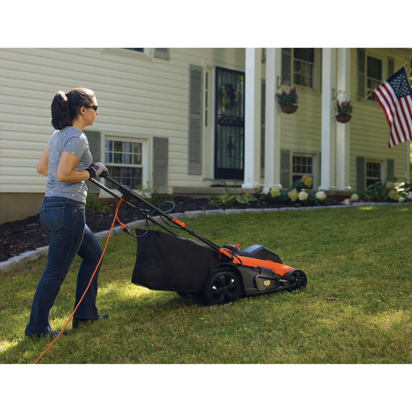 BLACK+DECKER 20-Inch Corded Electric Lawn Mower, Ultra Light Push Mower, 13-Amp High Output Motor, 3 in 1 Cutting Versatility, Tool Free Height Adjustment, 7-setting Cutting Height (MM2000)