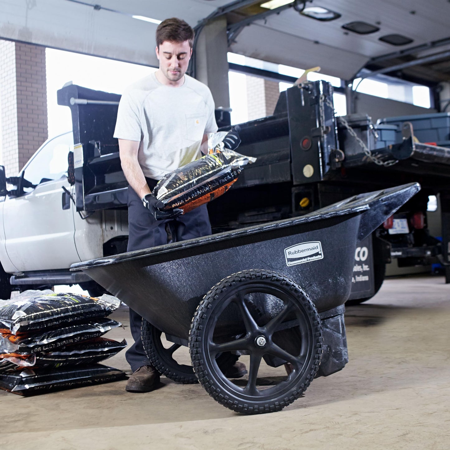 Rubbermaid Commercial Products 8.75 Cubic Foot, All-Weather, Big-Wheel Cart/Yard Cart/Lawn Cart/Wheelbarrow, Yardwork/Landscaping/DIY Projects, Durable/Weather Resistant, Black