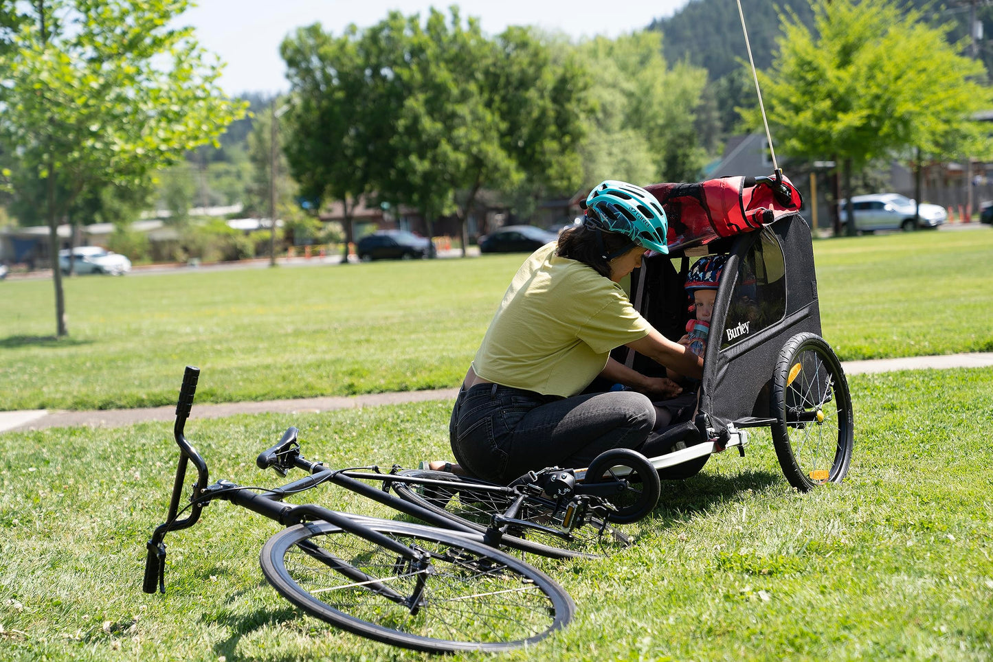 Burley Honey Bee | Lightweight 2-Seat Bike Trailer & Stroller with Adjustable Handlebar & Compact Fold