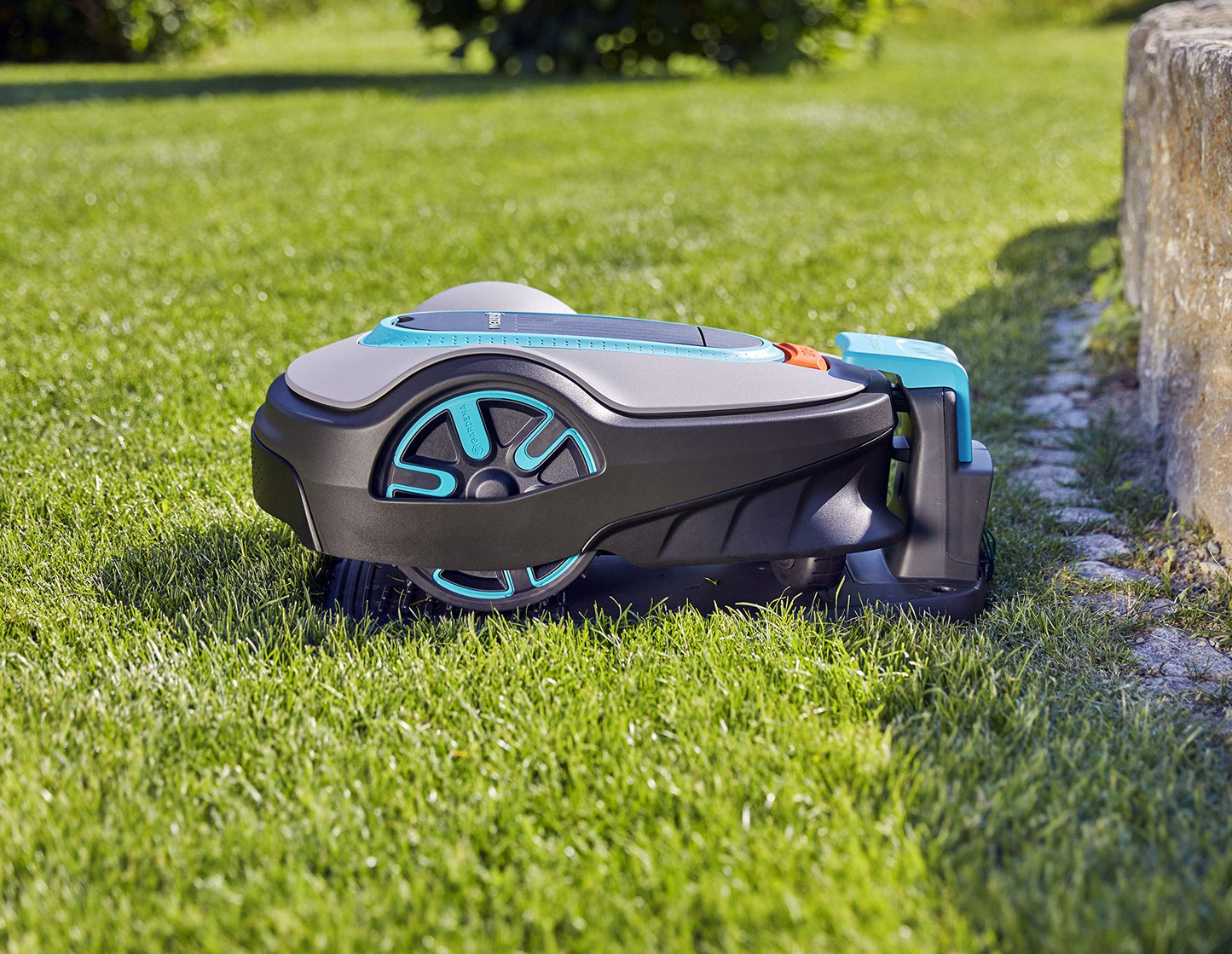 GARDENA 15102-20 SILENO Life - Automatic Robotic Lawn Mower, with Bluetooth app and Boundary Wire, The quietest in its Class, for lawns up to 10800 Sq Ft, Made in Europe, Grey
