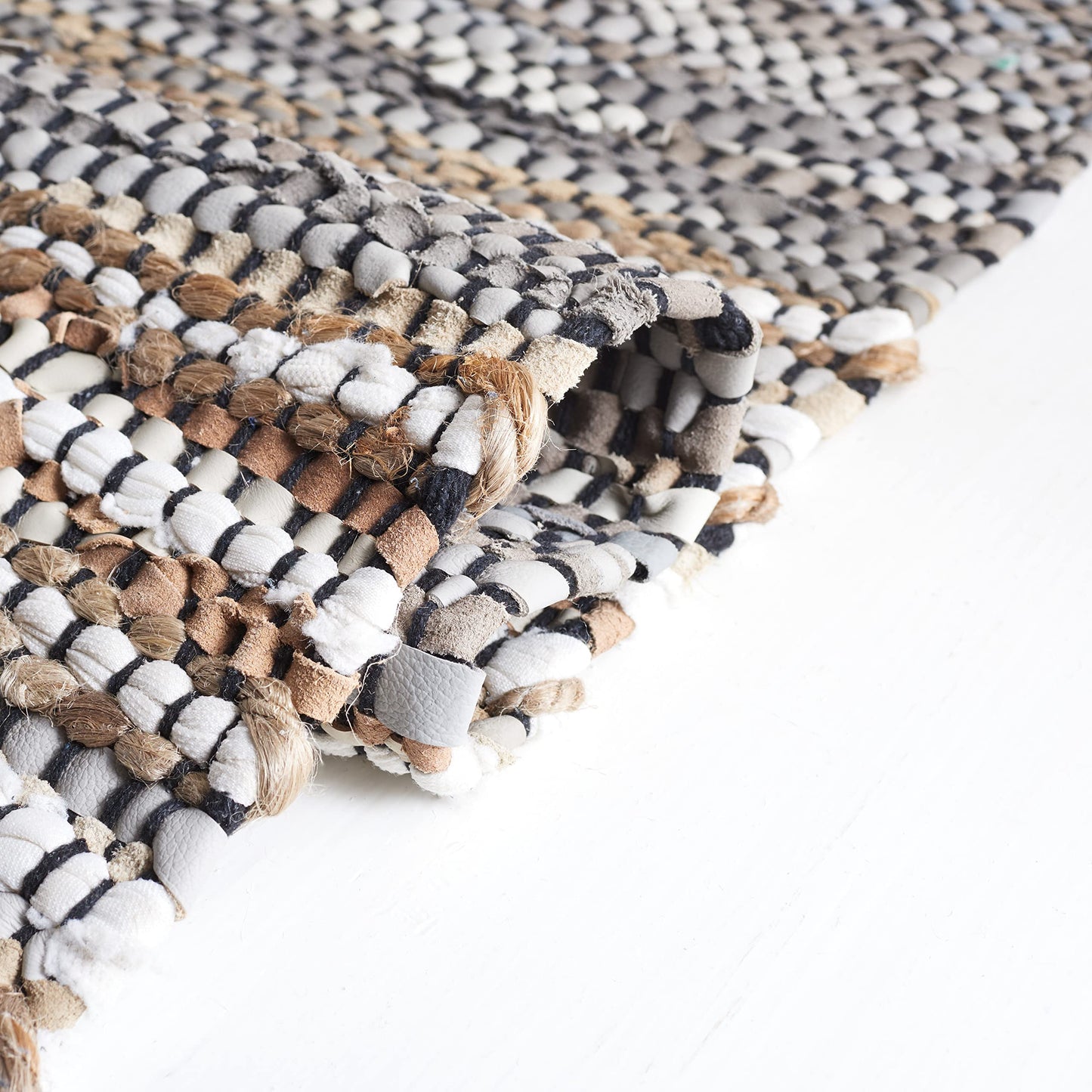 SAFAVIEH Area Rug 8x10 - Vintage Leather Collection - Large - Grey & Natural, Handmade Stripe Pattern, Ideal for Living Room, Bedroom, Dining Space (VTL204F)