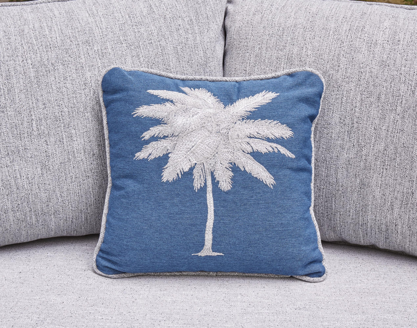 Signature Design by Ashley Naples Beach Casual Outdoor Right and Left-arm Facing Loveseat with Cushion and 4 Throw Pillows, Set of 2, Nuvella Weather Resistant Fabric, Light Gray